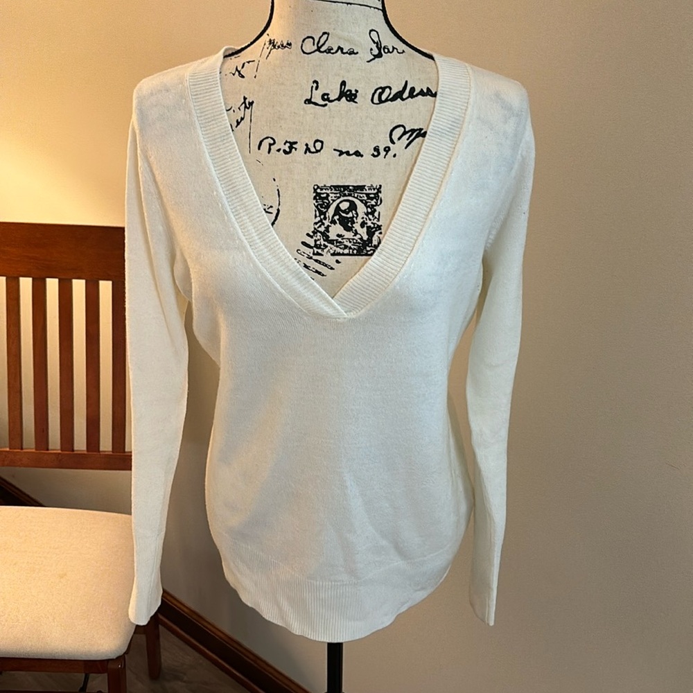 New York & Company White V-neck sweater Tunic Spring Summer Size M Medium